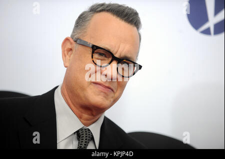 WASHINGTON, DC - Dezember 14: Bob Odenkirk kommt an "Die Post" Washington, DC Premiere auf der Newseum am 14. Dezember 2017 in Washington, DC. Personen: Tom Hanks. Stockfoto