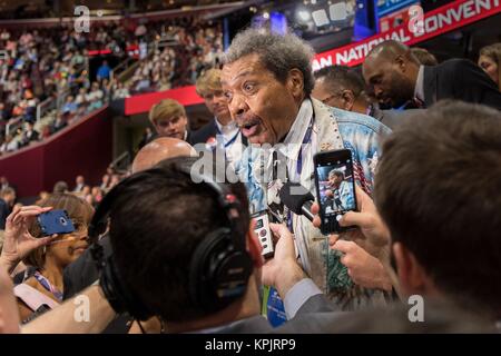 Boxen promoter Don King spricht mit Reportern auf dem Boden der Republican National Convention 19. Juli, in Cleveland, Ohio 2016. Stockfoto