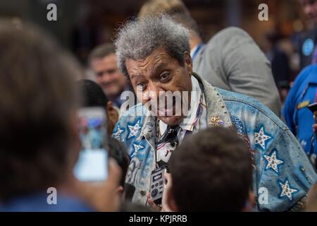 Boxen promoter Don King spricht mit Reportern auf dem Boden der Republican National Convention 19. Juli, in Cleveland, Ohio 2016. Stockfoto