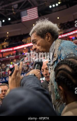 Boxen promoter Don King spricht mit Reportern auf dem Boden der Republican National Convention 19. Juli, in Cleveland, Ohio 2016. Stockfoto