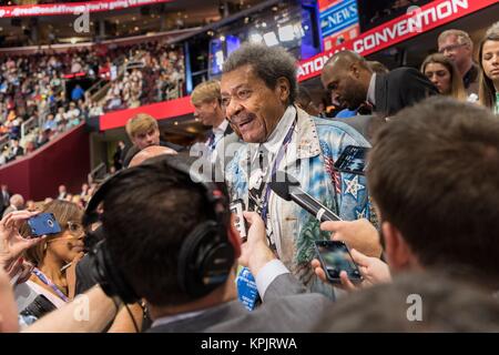 Boxen promoter Don King spricht mit Reportern auf dem Boden der Republican National Convention 19. Juli, in Cleveland, Ohio 2016. Stockfoto