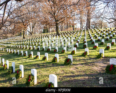 WASHINGTON DC, USA - 26. Dezember 2014: Grabsteine auf dem Arlington National Cemetery Stockfoto