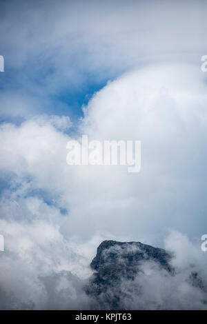 Wolken über den Tafelberg in Kapstadt, Südafrika Stockfoto