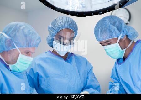 Ärzte, die im Krankenhaus Theater. Stockfoto