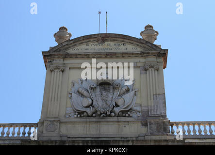 Die Delegation der spanischen Regierung (delegacion del Regierung) Gebäude Dach Fassade mit Wappen, Marques De L'Argentera Avenue, Barcelona, S Stockfoto