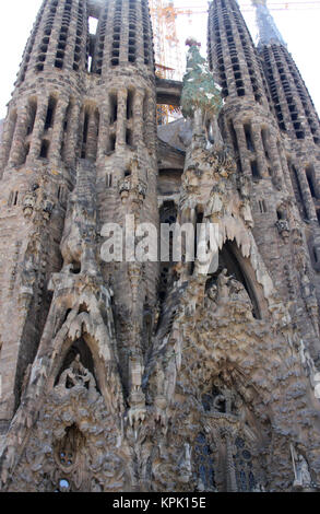 Basilika ich Kirche Temple Expiatori De La Sagrada Familia (Basilika und Expiatory Kirche der Heiligen Familie), Barcelona, Spanien. Stockfoto