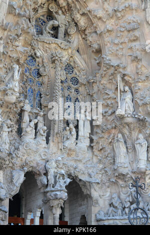 Geburt Jesu Christi Skulptur an der Krippe Fassade der Basilika ich Temple Expiatori de la Sagrada Familia (Basilika und Sühneopfer Kirche des Heiligen Stockfoto
