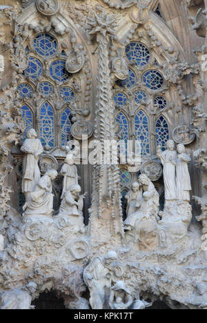 Geburt Jesu Christi Skulptur an der Krippe Fassade der Basilika ich Temple Expiatori de la Sagrada Familia (Basilika und Sühneopfer Kirche des Heiligen Stockfoto
