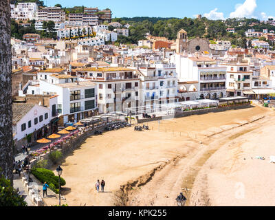 Tossa de Mar, Spanien - 8 April 2016: Blick auf den Ort Tossa de Mar, Spanien. Stockfoto