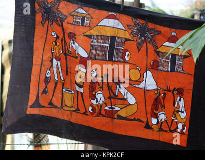 Hawker Stall zu verkaufen Tücher am Straßenrand, Königreich Swaziland. Stockfoto