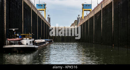 Iron Gate, Wasserkraftwerk, das größte Damm an der Donau und einem der größten Wasserkraftwerke in Europa Stockfoto