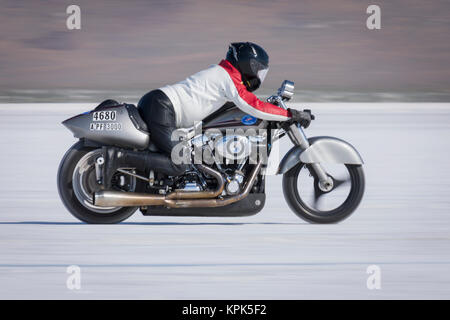 3000cc Motorrad der Klasse A-PF, eine 2007 Harley Davidson 30000cc trys to break 176.271 mph record on Bonneville Salt Flats during Bonneville Speed Week... Stockfoto