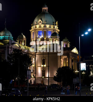 Haus der Nationalversammlung Serbiens in Belgrad in der Nacht; Belgrad, Vojvodina, Serbien Stockfoto