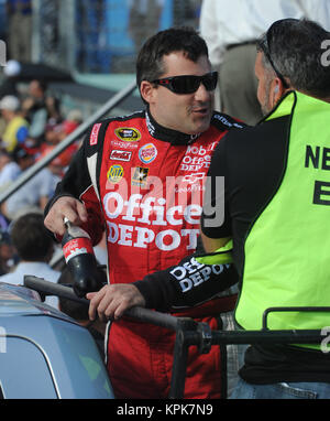 HOMESTEAD, FL - ARCHIV FOTOS: NASCAR Fahrer Tony Stewart schlug und tötete einen anderen Fahrer, die zu Fuß auf einem Track wurde während eines Dirt Track Race in Upstate New York, sagten die Behörden frühen Sonntag. Orig Foto 2005-2010 Homestead-Miami Speedway am 20. November 2011 in Homestead, Florida. Personen: Tony Stewart Stockfoto