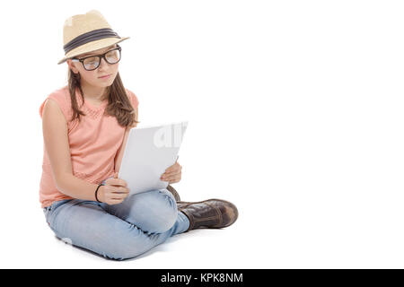 Schöne vor - jugendlich Mädchen mit einem Tablet-PC. Stockfoto