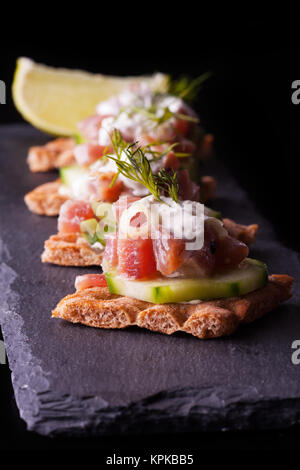 SmÃ¶rrebrÃ¶d mit Thunfisch Stockfoto
