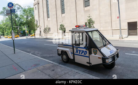 NEW YORK CITY - 12. Juli: 3-wheeler in der Nähe von Central Park steht am 12. Juli NYPD, 2012 in New York. Die New York City Polizei-Abteilung, in etablierten Stockfoto