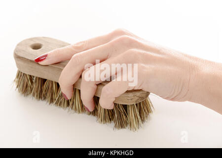 Nahaufnahme der Frau hand mit Reinigungsbürste Stockfoto