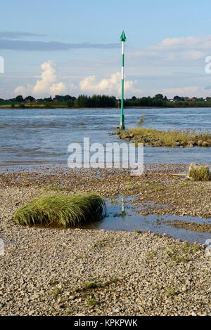 Schifffahrtsschild auf dem rhein Stockfoto