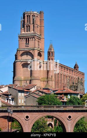 Kathedrale und Brücke an Albi in Frankreich Stockfoto