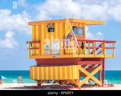 MIAMI, USA - September 6, 2015: rettungstürme verwendet werden Schwimmer zu beobachten und zu überwachen und sind Teil der traditionellen Miami Architektur. Stockfoto
