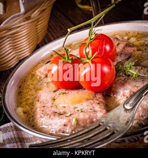 Gebraten mit Zwiebeln fricandeau Stockfoto