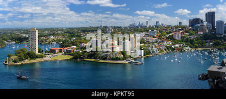 Panoramablick auf die Bucht von Lavendel, Blues und von North Sydney Harbour Bridge Ausblick - Sydney, New South Wales, Australien Stockfoto