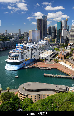 Erhöhten Blick auf Circular Quay, The Rocks und Central Business District von Sydney von Harbour Bridge Ausblick - Sydney, New South Wales, Australien Stockfoto