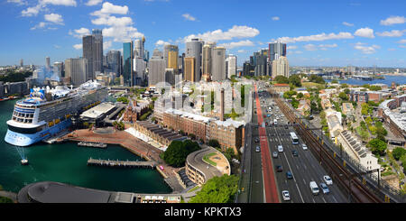 Blick auf Circular Quay, The Rocks und Central Business District von Sydney Harbour Bridge, von Lookout - Sydney, New South Wales, Australien Stockfoto