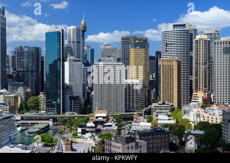 Erhöhten Blick auf die Felsen und Central Business District von Sydney Harbour Bridge, von Lookout - Sydney, New South Wales, Australien Stockfoto