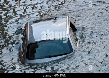 Hamburg, eine der schönsten und beliebtesten Reiseziele der Welt. Hochwasser an der Hamburger Fischmarkt. Stockfoto