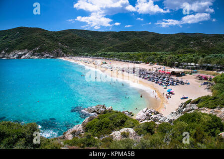 Schöne Kalamitsii camping Strand an der Ostküste von Sithonia auf Chalkidiki, Griechenland. Stockfoto