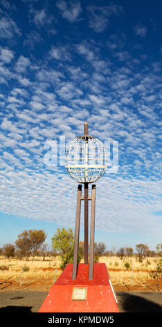 In Australien das Denkmal des Wendekreises des Steinbocks und Wolken Stockfoto