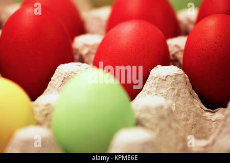 Bunt gefärbte Eier für ostern Stockfoto