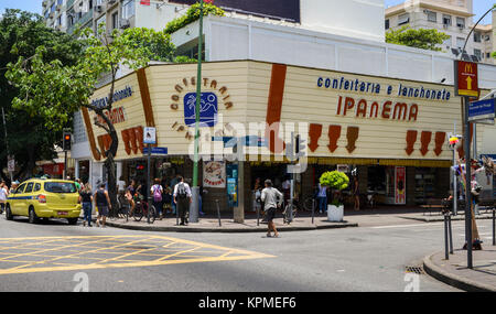 E Confeitaria Lanchonete Ipanema ist ein berühmter Snackbar auf der Rua Joana Angelina in Ipanema, Rio de Janeiro, Brasilien Stockfoto