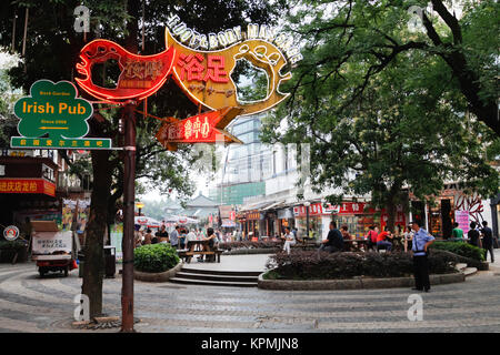 Zhengyang Fußgängerzone in Guilin, China. Stockfoto