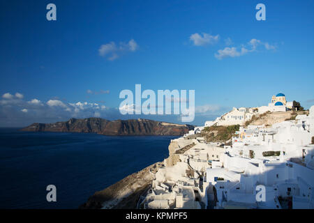 Oia auf der Insel Thira, oder Thera, ist eine kleine Stadt mit dem giechischen Archipel Santorin auf den Kykladen. Stockfoto