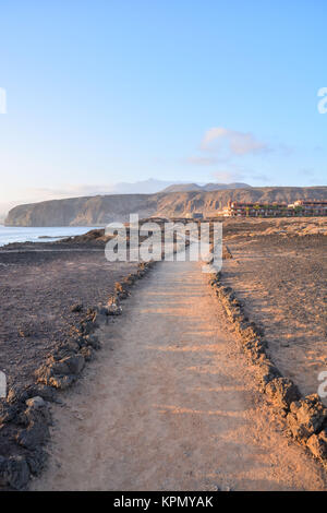 Stony road an der vulkanischen Wüste Stockfoto