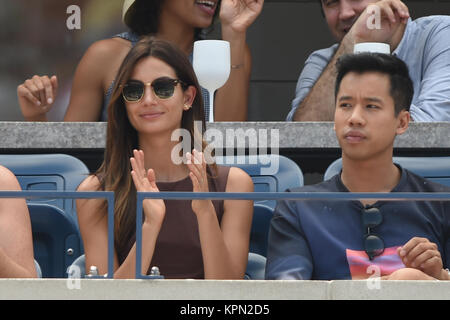 FLUSHING NY - 05. SEPTEMBER: Lilly Aldridge, Jared Ger, Tag zwölf der 2014 US Open am USTA Billie Jean King National Tennis Center am 5. September 2014 in der Nähe der Queens Borough von New York City People: Lilly Aldridge, Jared Ger Stockfoto