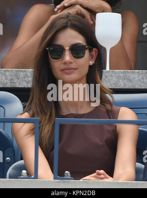 FLUSHING NY - 05. SEPTEMBER: Lilly Aldridge, Jared Ger, Tag zwölf der 2014 US Open am USTA Billie Jean King National Tennis Center am 5. September 2014 in der Nähe der Queens Borough von New York City People: Lilly Aldridge, Jared Ger Stockfoto