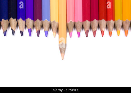 Kuckucksei aus Farbe Bleistift nach unten auf reinen weißen Hintergrund. Stockfoto