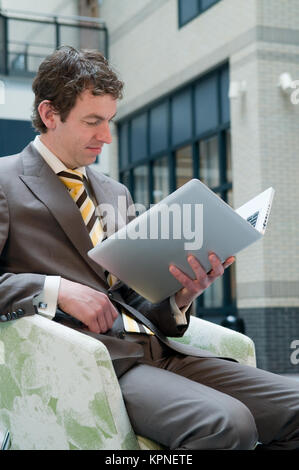 Laptop Lesen Stockfoto