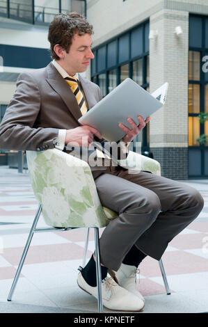 Laptop Lesen Stockfoto