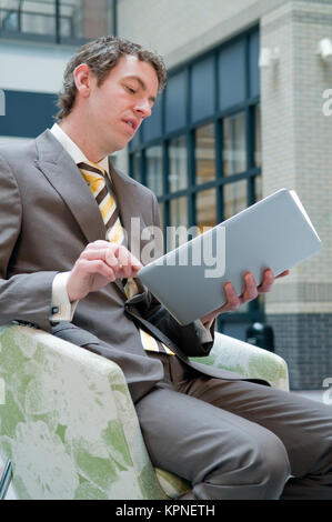 Laptop Lesen Stockfoto