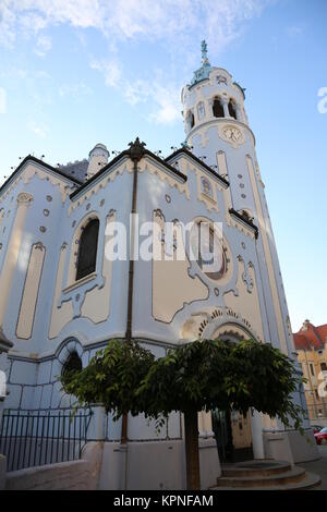 Bratislava, Slowakei - 18. August 2016: Kirche St. Elisabeth auch allgemein als Blaue Kirche bekannt Stockfoto