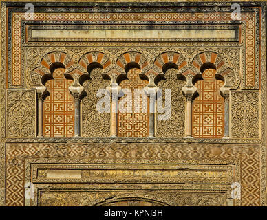 Lobulated archs außerhalb der Moschee Stockfoto