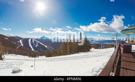 POV point of view. Skifahren Colorado Rockies Anfang Skisaison. Stockfoto