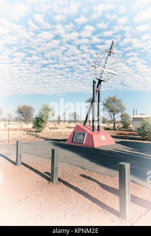 In Australien das Denkmal des Wendekreises des Steinbocks und Wolken Stockfoto