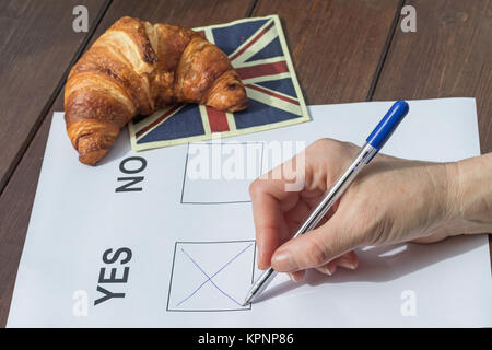 Weibliche Hand gefüllt, im Referendum Stockfoto