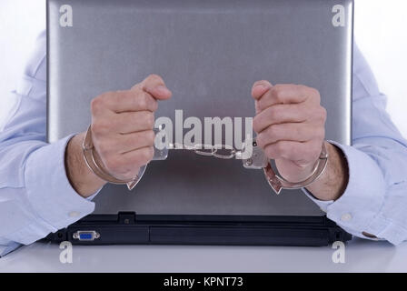 Model Release, Geschaeftsmann in Handschellen, Symbolbild Wirtschaftskriminalitaet - Business-Mann in Handschellen Stockfoto